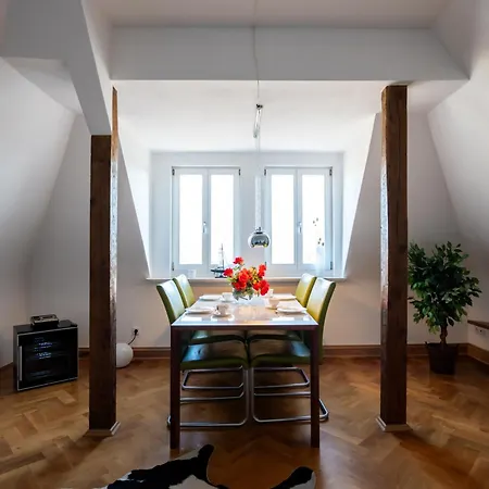 Doppelhaus- Schleussig , Moderner Altbau Dachetage Mit 2 Schlafzimmern Und Separatem Zusatzzimmer , Parkplatz - Balkon - Kamin - Eicheparkett - Arbeitsplatz 莱比锡