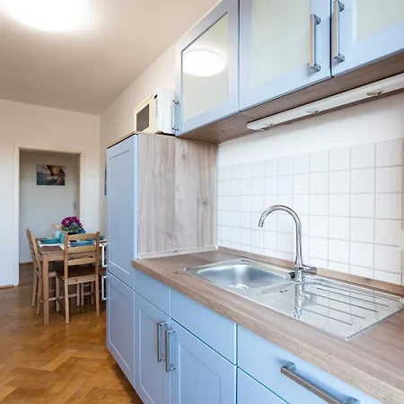 Doppelhaus- Schleussig , Moderner Altbau Dachetage Mit 2 Schlafzimmern Und Separatem Zusatzzimmer , Parkplatz - Balkon - Kamin - Eicheparkett - Arbeitsplatz * 莱比锡