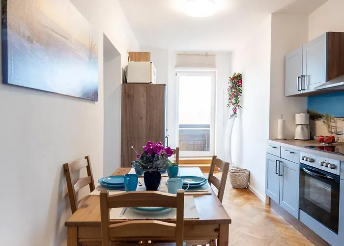 Doppelhaus- Schleussig , Moderner Altbau Dachetage Mit 2 Schlafzimmern Und Separatem Zusatzzimmer , Parkplatz - Balkon - Kamin - Eicheparkett - Arbeitsplatz Lipcse