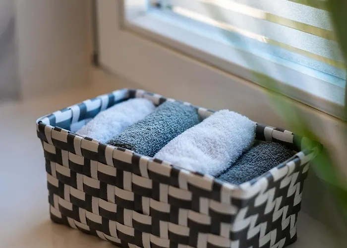 Doppelhaus- Schleussig , Moderner Altbau Dachetage Mit 2 Schlafzimmern Und Separatem Zusatzzimmer , Parkplatz - Balkon - Kamin - Eicheparkett - Arbeitsplatz Apartman