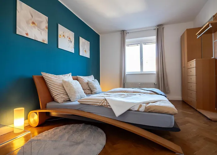 Doppelhaus- Schleussig , Moderner Altbau Dachetage Mit 2 Schlafzimmern Und Separatem Zusatzzimmer , Parkplatz - Balkon - Kamin - Eicheparkett - Arbeitsplatz Lipcse