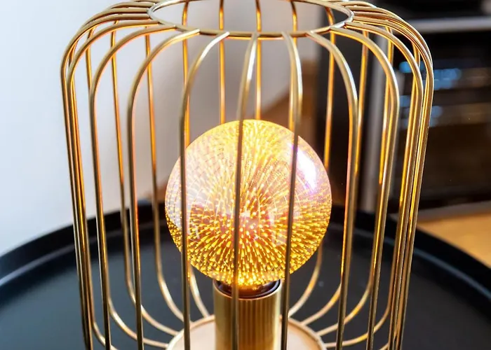 Doppelhaus- Schleussig , Moderner Altbau Dachetage Mit 2 Schlafzimmern Und Separatem Zusatzzimmer , Parkplatz - Balkon - Kamin - Eicheparkett - Arbeitsplatz Apartman