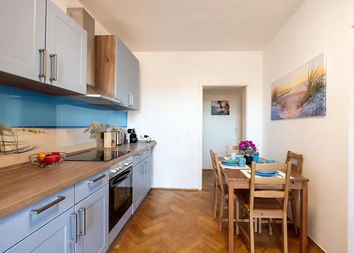 Doppelhaus- Schleussig , Moderner Altbau Dachetage Mit 2 Schlafzimmern Und Separatem Zusatzzimmer , Parkplatz - Balkon - Kamin - Eicheparkett - Arbeitsplatz * Lipcse