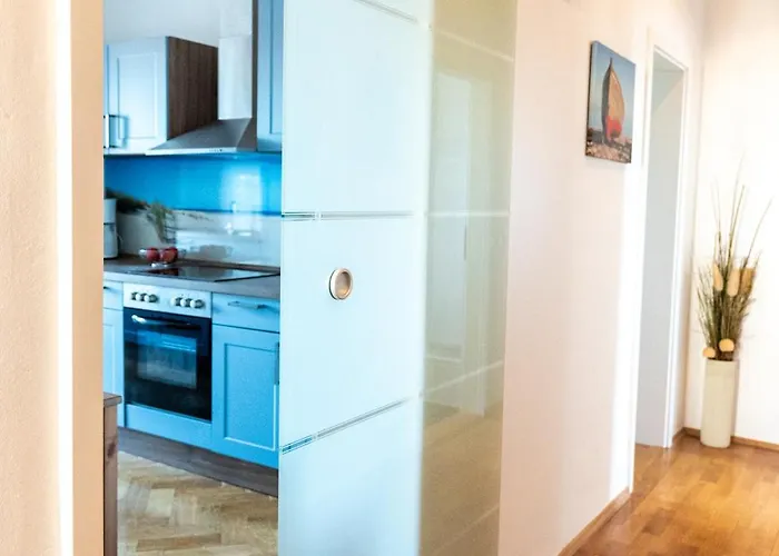 Apartman Doppelhaus- Schleussig , Moderner Altbau Dachetage Mit 2 Schlafzimmern Und Separatem Zusatzzimmer , Parkplatz - Balkon - Kamin - Eicheparkett - Arbeitsplatz