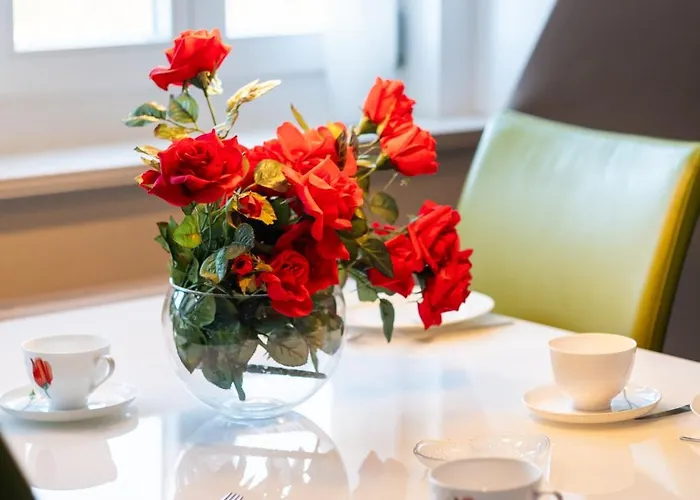 Apartman Doppelhaus- Schleussig , Moderner Altbau Dachetage Mit 2 Schlafzimmern Und Separatem Zusatzzimmer , Parkplatz - Balkon - Kamin - Eicheparkett - Arbeitsplatz