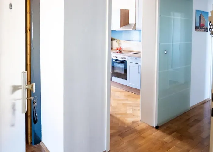 Doppelhaus- Schleussig , Moderner Altbau Dachetage Mit 2 Schlafzimmern Und Separatem Zusatzzimmer , Parkplatz - Balkon - Kamin - Eicheparkett - Arbeitsplatz Lipcse