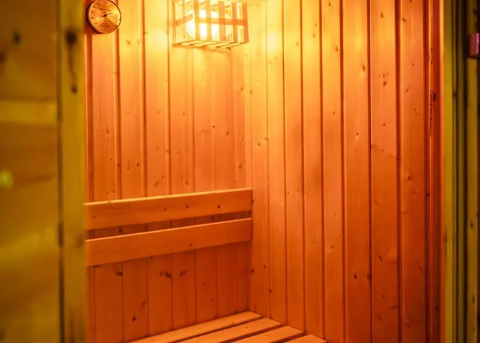 Apartman Doppelhaus- Schleussig , Moderner Altbau Dachetage Mit 2 Schlafzimmern Und Separatem Zusatzzimmer , Parkplatz - Balkon - Kamin - Eicheparkett - Arbeitsplatz *