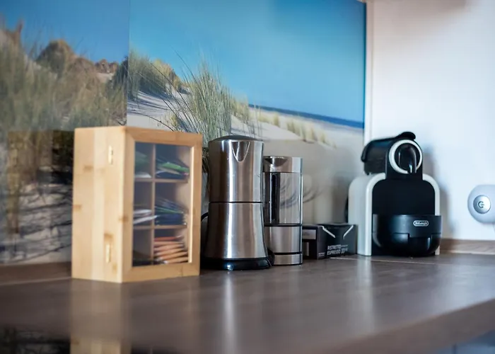 Doppelhaus- Schleussig , Moderner Altbau Dachetage Mit 2 Schlafzimmern Und Separatem Zusatzzimmer , Parkplatz - Balkon - Kamin - Eicheparkett - Arbeitsplatz Apartman Lipcse