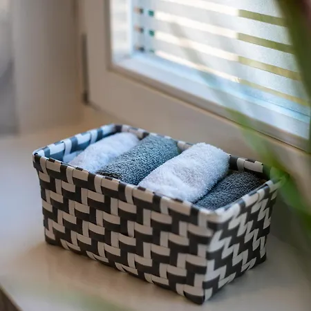 Doppelhaus- Schleussig , Moderner Altbau Dachetage Mit 2 Schlafzimmern Und Separatem Zusatzzimmer , Parkplatz - Balkon - Kamin - Eicheparkett - Arbeitsplatz Apartamento