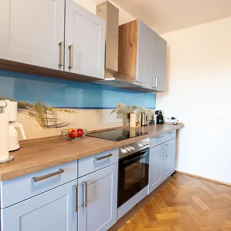 Doppelhaus- Schleussig , Moderner Altbau Dachetage Mit 2 Schlafzimmern Und Separatem Zusatzzimmer , Parkplatz - Balkon - Kamin - Eicheparkett - Arbeitsplatz Apartment Leipzig