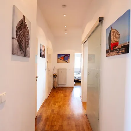 Doppelhaus- Schleussig , Moderner Altbau Dachetage Mit 2 Schlafzimmern Und Separatem Zusatzzimmer , Parkplatz - Balkon - Kamin - Eicheparkett - Arbeitsplatz *