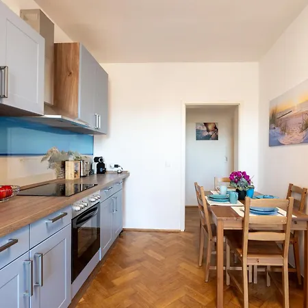 Doppelhaus- Schleussig , Moderner Altbau Dachetage Mit 2 Schlafzimmern Und Separatem Zusatzzimmer , Parkplatz - Balkon - Kamin - Eicheparkett - Arbeitsplatz * 莱比锡