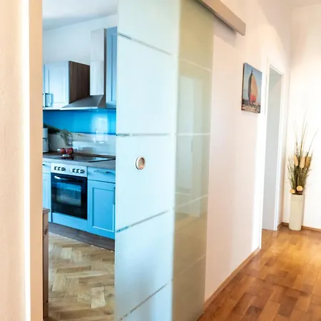 公寓 Doppelhaus- Schleussig , Moderner Altbau Dachetage Mit 2 Schlafzimmern Und Separatem Zusatzzimmer , Parkplatz - Balkon - Kamin - Eicheparkett - Arbeitsplatz