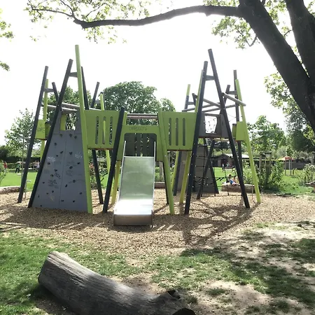 דירה Doppelhaus- Schleussig , Moderner Altbau Dachetage Mit 2 Schlafzimmern Und Separatem Zusatzzimmer , Parkplatz - Balkon - Kamin - Eicheparkett - Arbeitsplatz