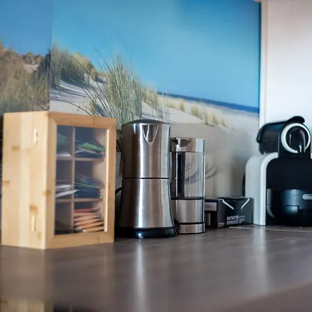 Doppelhaus- Schleussig , Moderner Altbau Dachetage Mit 2 Schlafzimmern Und Separatem Zusatzzimmer , Parkplatz - Balkon - Kamin - Eicheparkett - Arbeitsplatz דירה לייפציג