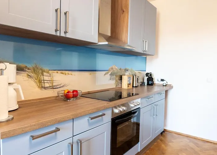 Doppelhaus- Schleussig , Moderner Altbau Dachetage Mit 2 Schlafzimmern Und Separatem Zusatzzimmer , Parkplatz - Balkon - Kamin - Eicheparkett - Arbeitsplatz Апартаменты Лейпциг