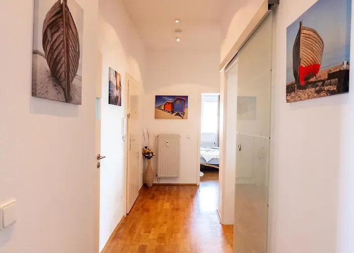 Doppelhaus- Schleussig , Moderner Altbau Dachetage Mit 2 Schlafzimmern Und Separatem Zusatzzimmer , Parkplatz - Balkon - Kamin - Eicheparkett - Arbeitsplatz *