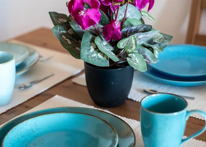 Doppelhaus- Schleussig , Moderner Altbau Dachetage Mit 2 Schlafzimmern Und Separatem Zusatzzimmer , Parkplatz - Balkon - Kamin - Eicheparkett - Arbeitsplatz Апартаменты