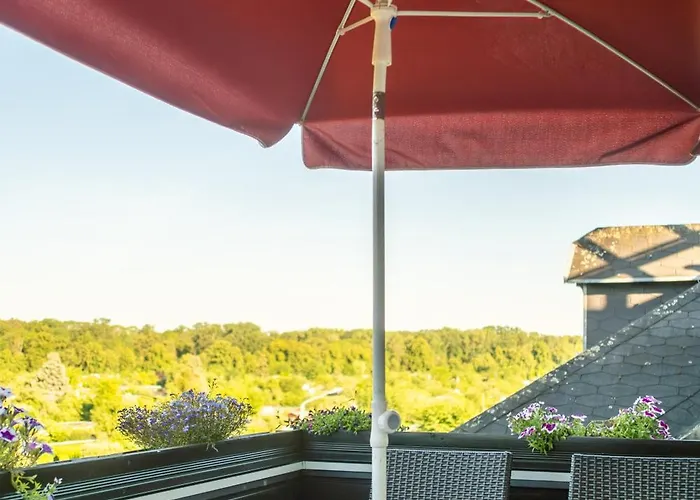 Doppelhaus- Schleussig , Moderner Altbau Dachetage Mit 2 Schlafzimmern Und Separatem Zusatzzimmer , Parkplatz - Balkon - Kamin - Eicheparkett - Arbeitsplatz Апартаменты